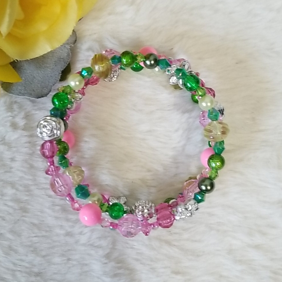 🥳4/$20 NWT Green and pink beaded coil bracelet - Picture 3 of 3